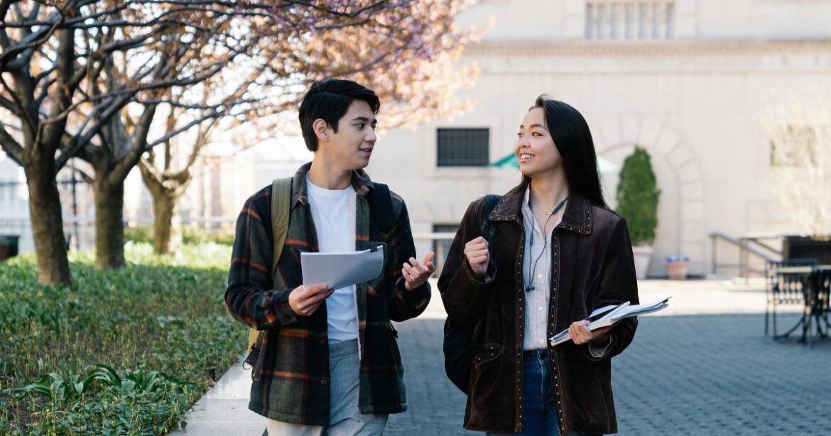 The Korea University Club Scholarship Two international students discuss their studies on the university campus. This represents recipients of the Korea University Club Scholarship.