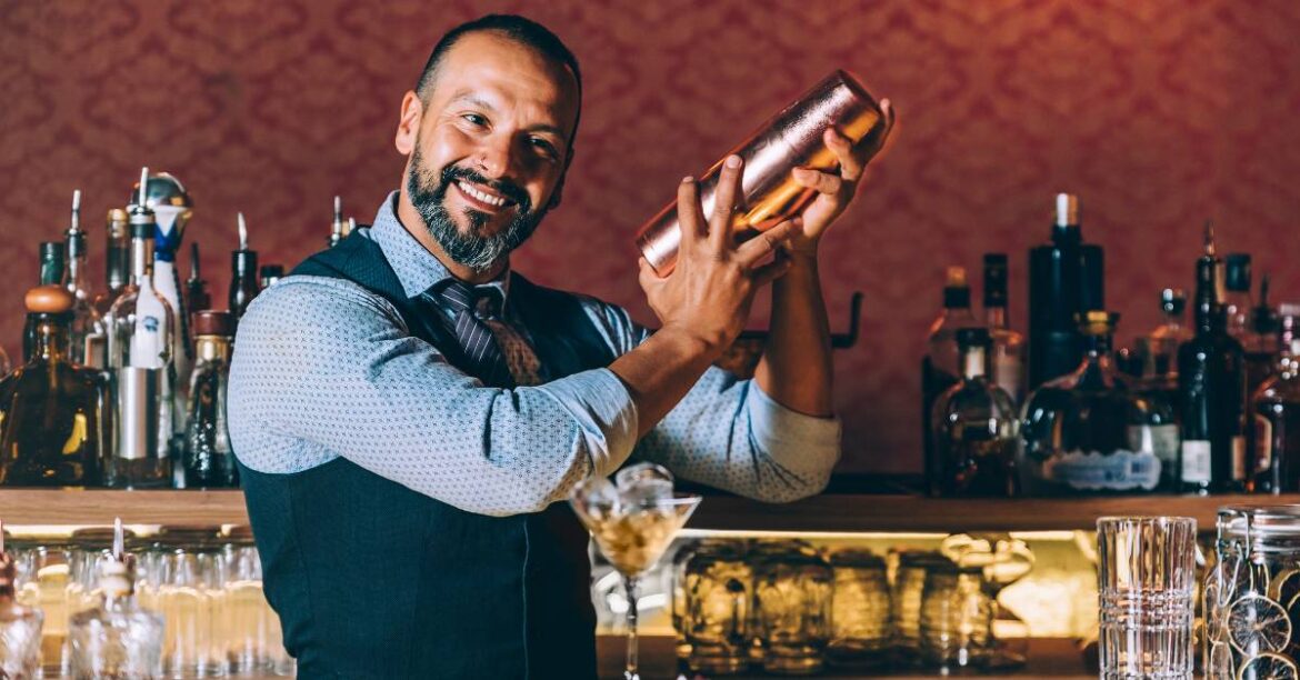 xr:d:DAFEbia11Us:1352,j:751376308046574875,t:23082721 Bartender